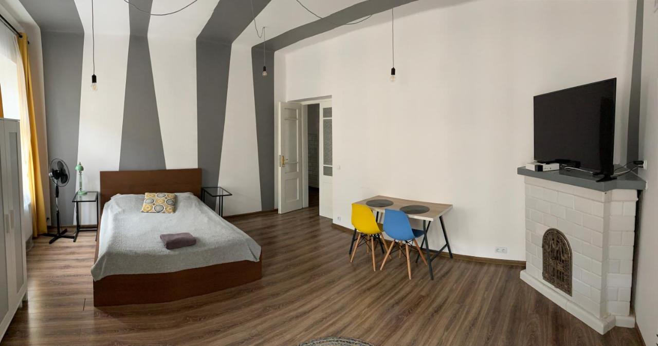 Apartament Rowna 12 キェルツェ エクステリア 写真