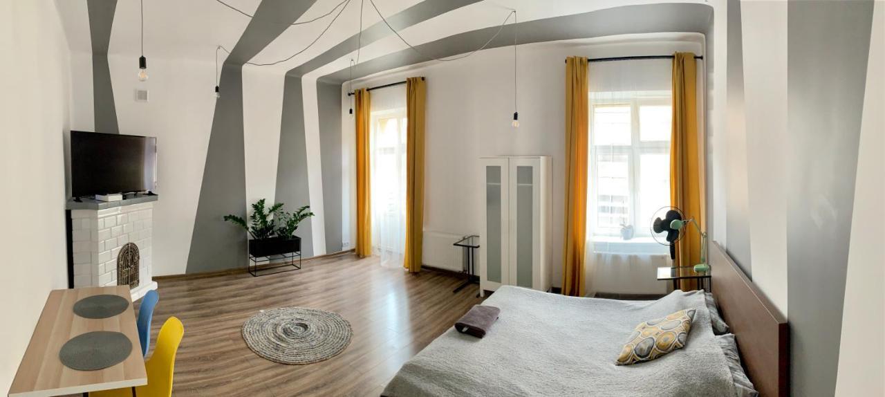 Apartament Rowna 12 キェルツェ エクステリア 写真